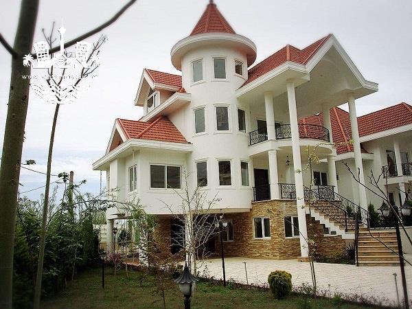 خرید ویلا با استخر پای کوه